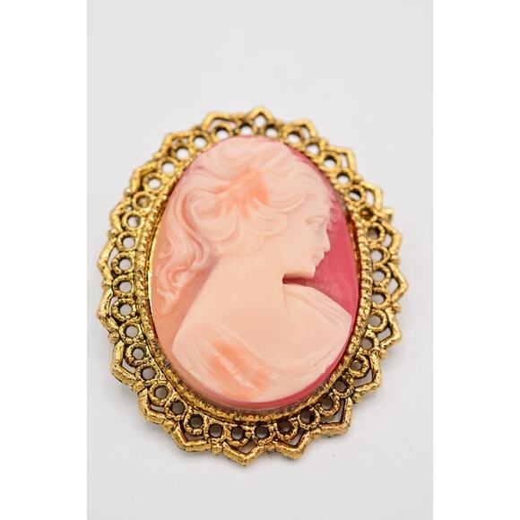 Vintage Cameo Pin Brooch Antiqued Gold Tone Heavy Oval Signed 1980s BinAP - Picture 4 of 12